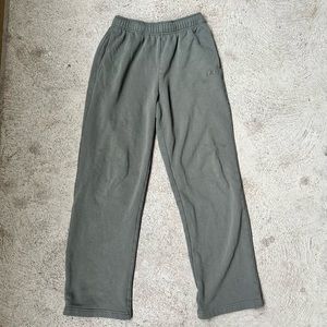 alo yoga green sweatpants